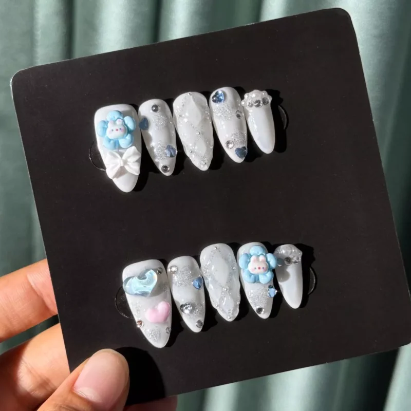 3D White Glitter Press-On Nails – full set display with flowers and hearts