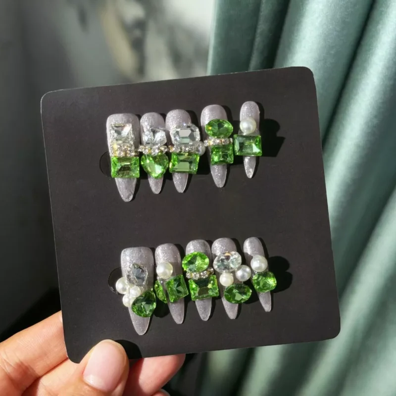 reusable emerald green press-on nails with stiletto shape