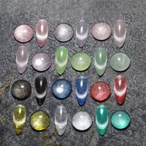 Crystal Cat Eye Gel Nail Polish in emerald green with sharp magnetic line and crystal shimmer