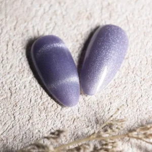 Crystal Cat Eye Gel Polish in lilac purple with delicate reflective beam
