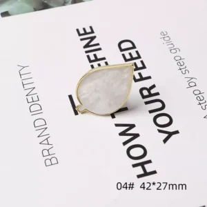 Leaf-shaped pearl white nail palette with gold frame